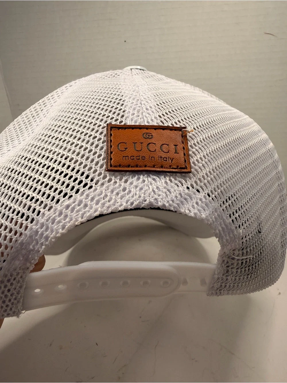 Gucci Interlocking G Mesh Back Baseball Cap in White